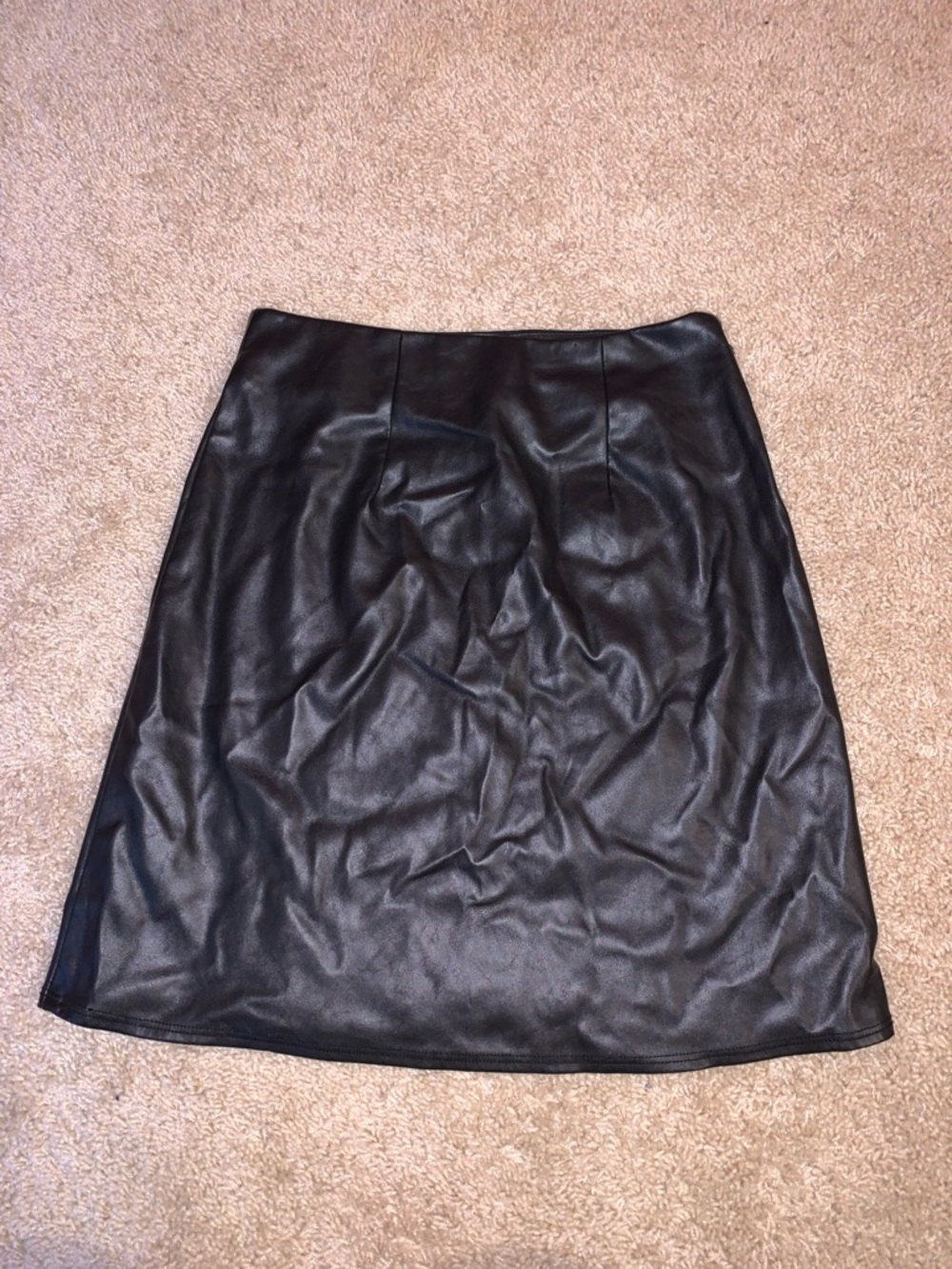Old Navy Women’s Faux Leather Black Mini Skirt with Front Slit and Zipper XS - Picture 6 of 7